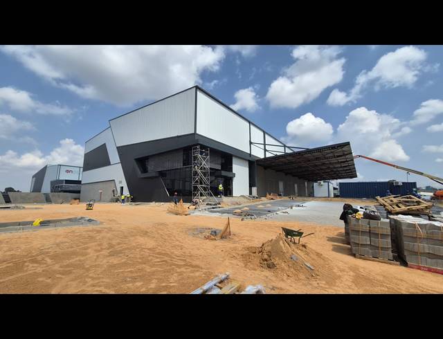 7,283M² WAREHOUSE TO LET IN JET PARK